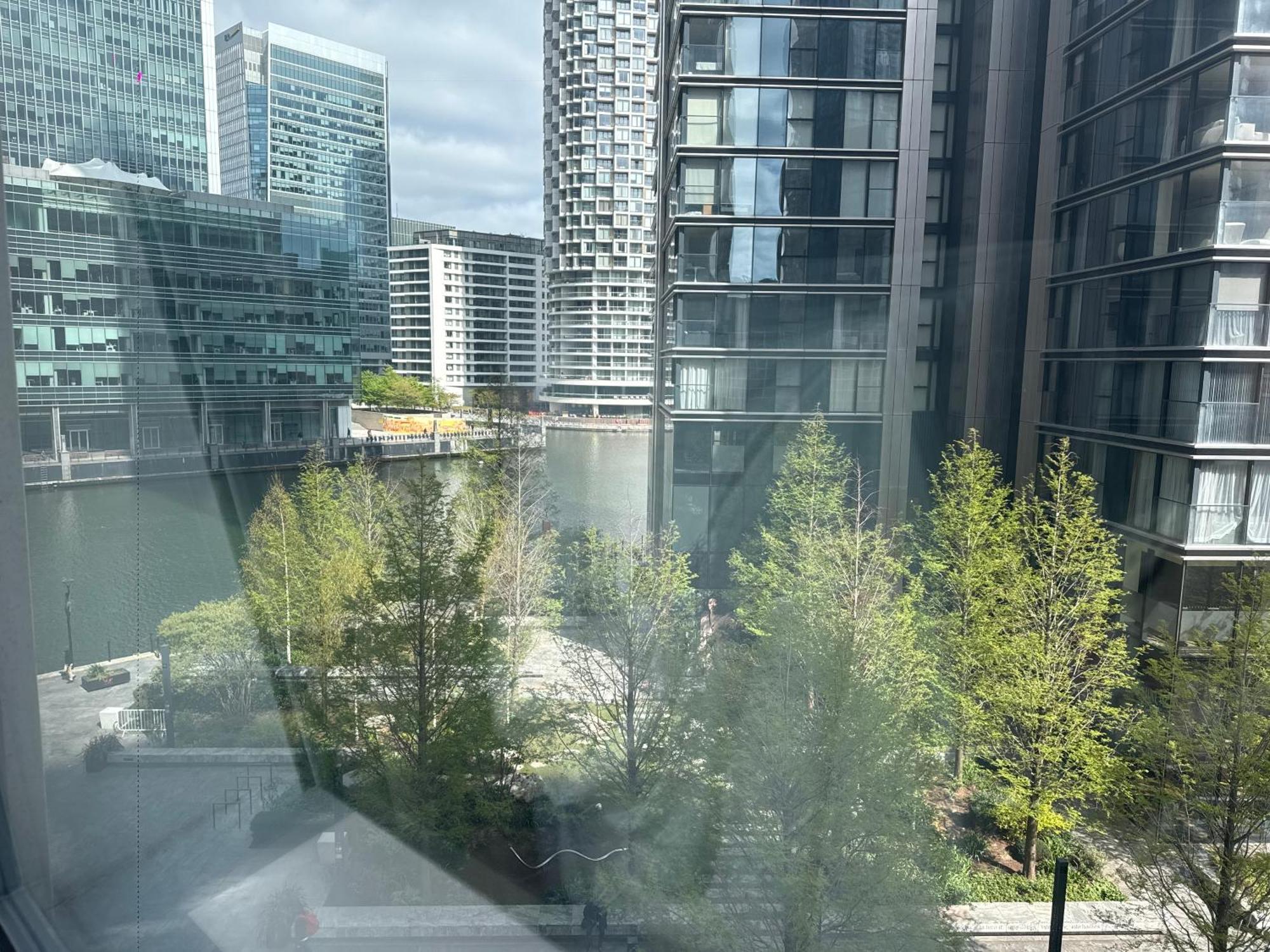 Gasthof Spare In All-female 2-bedroom Flat-female Only! London
